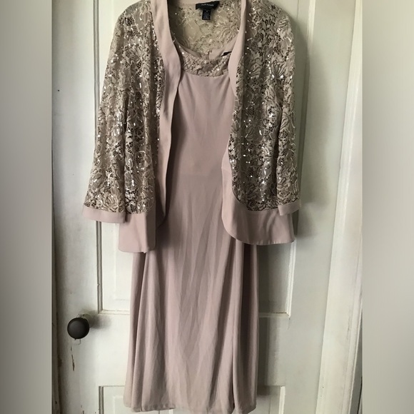 NWT R & M Richard  2 pc Mother of the bride outfits, size:: 14, 52 “ long. - Picture 13 of 16